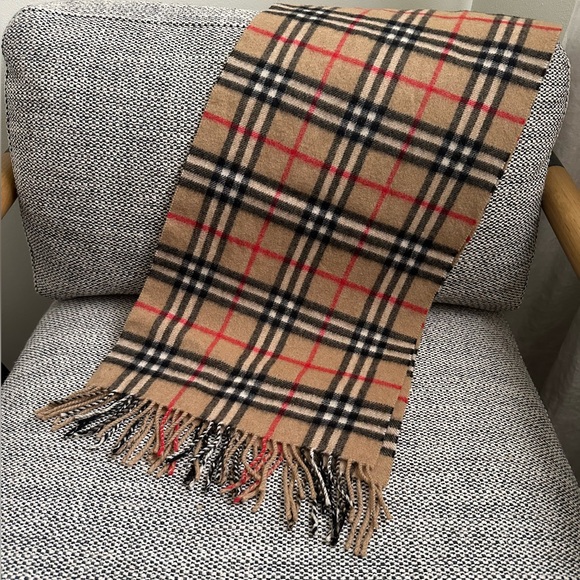 Burberry 100% Cashmere Scarf - Picture 1 of 4
